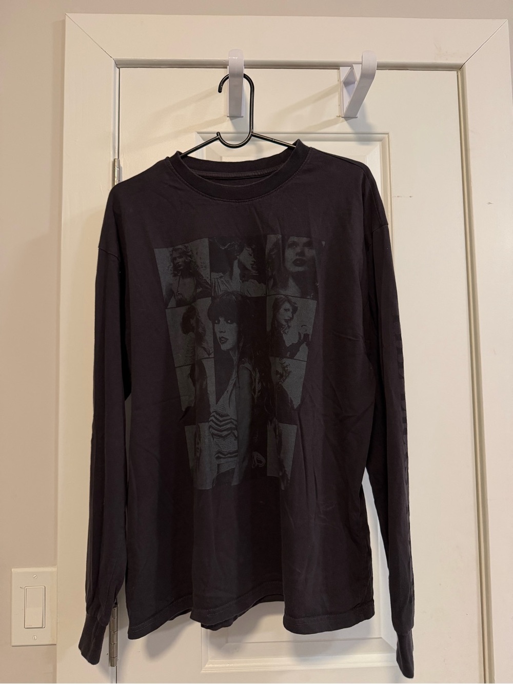 Taylor swift the eras tour merch sweatshirt medium